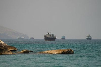 Iran sắp công bố 'vùng cấm' mới gần eo biển Hormuz, giao tranh vẫn tiếp diễn