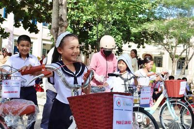 Đà Nẵng tiếp sức học sinh khó khăn bước vào năm học mới