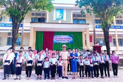 Tăng cường tuyên truyền, nhắc nhở học sinh chấp hành an toàn giao thông