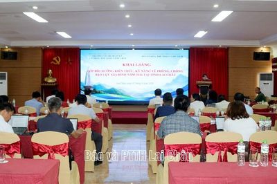 Khai giảng lớp bồi dưỡng kiến thức, kỹ năng phòng, chống bạo lực gia đình