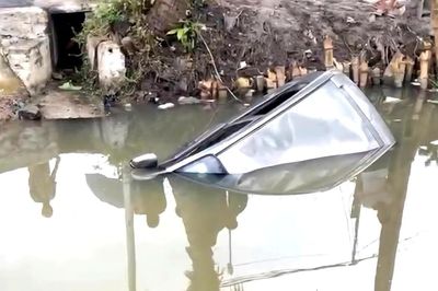 Điều tra vụ ô tô lao xuống mương nước khiến 5 người thương vong ở Hải Phòng