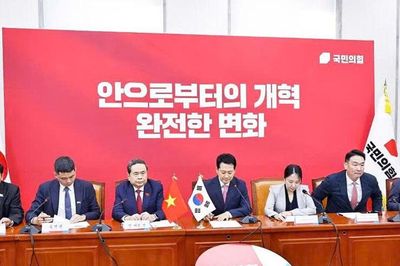 Chủ tịch Quốc hội Trần Thanh Mẫn tiếp Chủ tịch Đảng Sức mạnh Quốc dân Jang Dong Hyeok