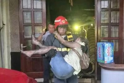Cháy khách sạn 6 tầng lúc rạng sáng, 2 người tử vong