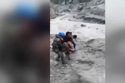 Nepal tìm thấy người sống sót sau 10 ngày mất tích