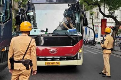 Tuyên truyền, xe khách chấp hành nghiêm quy định về trật tự, an toàn giao thông