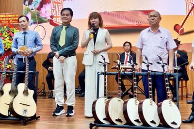 Trường công lập đầu tiên tại Thành phố Hồ Chí Minh đưa đờn ca tài tử vào giảng dạy miễn phí