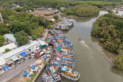 TP.HCM tạm cho phép bán xăng dầu trên mặt nước