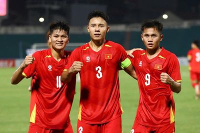 Bị chất vấn vì không dùng cầu thủ Sông Lam Nghệ An, HLV U20 Việt Nam lý giải
