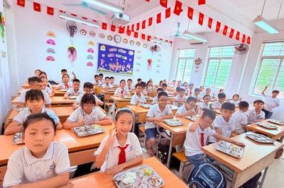 Nâng chất bữa ăn học đường, góp phần cho học sinh phát triển toàn diện