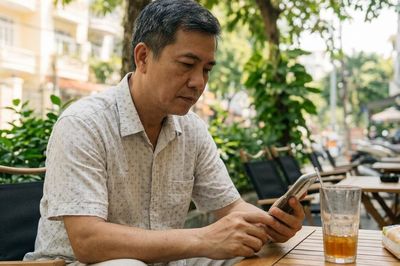 Cả lớp rủ nhau họp lớp 30 năm, riêng tôi không được báo: Một tin nhắn khiến tôi rời nhóm