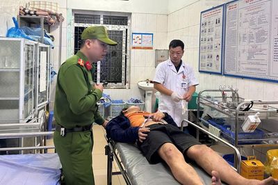 Sau tai nạn, nam thanh niên rơi xuống vực sâu 20m