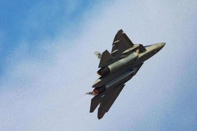 Rostec lần đầu giới thiệu tiêm kích Su-57E với hệ thống vũ khí hoàn toàn mới