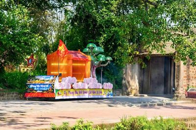 Độc đáo cây đa, cổng làng Đường Lâm trên mô hình đèn Trung thu
