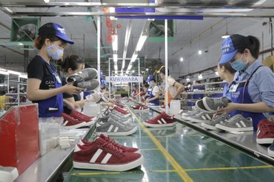 Từ 'đôi giày quốc dân' đến cuộc đổi chủ 1.400 tỉ: Giầy Thượng Đình đang tái sinh thế nào?
