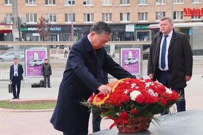 [Video] Tổng Bí thư, Chủ tịch nước Tô Lâm đặt hoa tại Tượng đài Chủ tịch Hồ Chí Minh và Đài tưởng niệm Liệt sĩ Vô danh