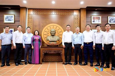 Bí thư Thành ủy Đà Nẵng Lê Ngọc Quang dâng hương tưởng niệm Chủ tịch Hội đồng Nhà nước Võ Chí Công