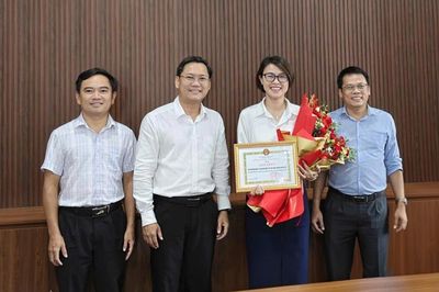 Hương Trà khen thưởng tập thể, cá nhân trong giải ngân vốn đầu tư công
