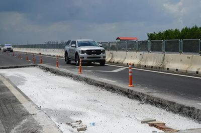 Kiểm tra đường cao tốc Biên Hòa - Vũng Tàu sau vụ xe ô tô sụp hố công trình