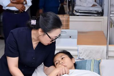 Bộ trưởng Bộ GD-ĐT tặng Bằng khen cô giáo cứu học sinh bị xe tải cán