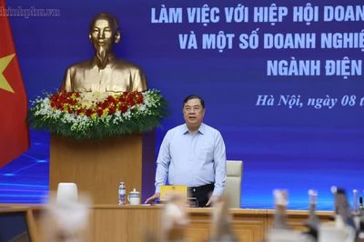 Phó Thủ tướng Thường trực Phạm Gia Túc: Nội địa hóa ngành điện tử, bán dẫn phải gắn với năng lực thực tế