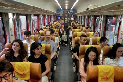 Phó giám đốc BV Bạch Mai nói về hành trình 500 y bác sĩ đi tàu về Ninh Bình mỗi ngày