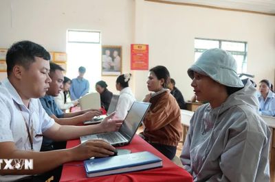 Những 'công bộc xã' bền bỉ đưa thủ tục hành chính về thôn