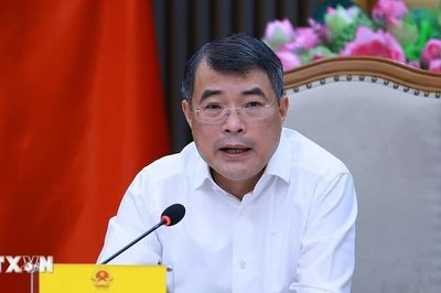 Thủ tướng: Bảo đảm nguồn cung thuốc, thiết bị y tế đầy đủ với giá thành hợp lý
