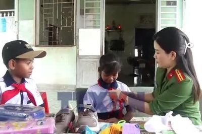 Khi Công an xã là cha mẹ nuôi của trẻ mồ côi