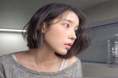 IU 'lột xác' hoàn toàn sau khi chia tay Lee Jong Suk