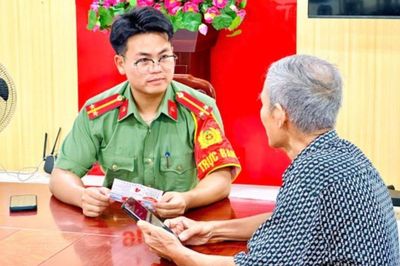 Nhận cuộc gọi từ 'Nguyễn Văn Nam', cụ ông Hà Tĩnh lập tức đến Công an