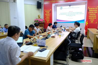 Kinh tế Việt Nam duy trì đà tăng từ công nghiệp và thị trường nội địa