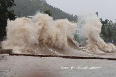 Cảnh báo áp thấp nhiệt đới có thể mạnh lên thành bão trên Biển Đông
