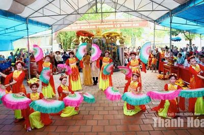 Những câu lạc bộ “giữ lửa” làng quê