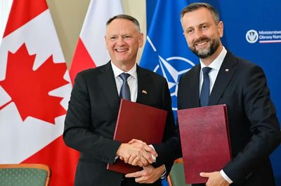 Ba Lan và Canada tăng cường hợp tác quốc phòng