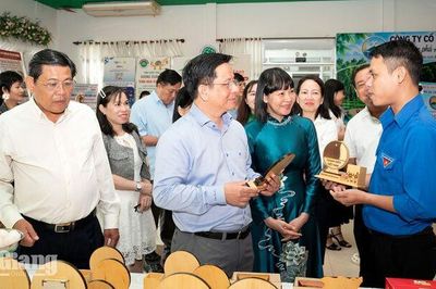 Chủ tịch UBND tỉnh An Giang yêu cầu hỗ trợ doanh nghiệp chuyển đổi xanh