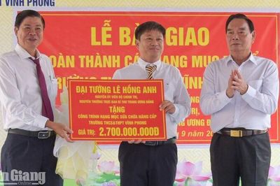 Đại tướng Lê Hồng Anh trao công trình 2,7 tỷ đồng cho Trường THCS và THPT Vĩnh Phong