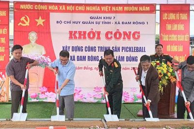 Bộ CHQS tỉnh Lâm Đồng phối hợp xây dựng công trình thể thao tại xã Đam Rông 1
