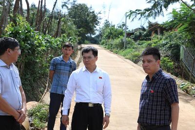 Đoàn ĐBQH tỉnh Lâm Đồng khảo sát các dự án, mô hình hỗ trợ sinh kế tại Tuy Đức