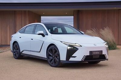 Lexus ES 500e AWD 2026 mới: Sedan điện mang diện mạo khác biệt