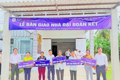 Tổng công ty Phát điện 1 bàn giao 05 căn Nhà Đại đoàn kết tại xã Đông Hải, tỉnh Vĩnh Long