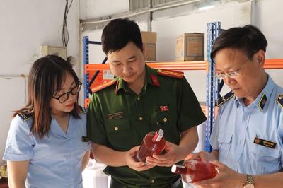 Khởi tố bốn bị can gian lận thương mại trong tháng 8/2026