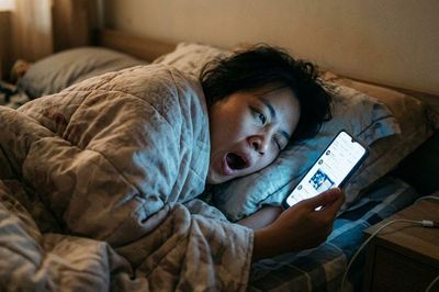 Lời khuyên cho những người vừa mở mắt đã xem điện thoại
