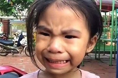 Cô bé từng gây bão với meme 'Cười đi rồi cho nghỉ học' hút gần 7 triệu lượt xem năm nào giờ đã lên lớp 6, nhan sắc gây chú ý