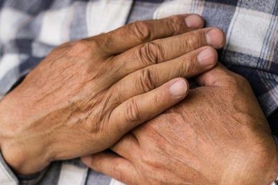 Tưởng chỉ phụ nữ mới mắc, cụ ông 84 tuổi phát hiện ung thư vú sau một dấu hiệu ít ngờ