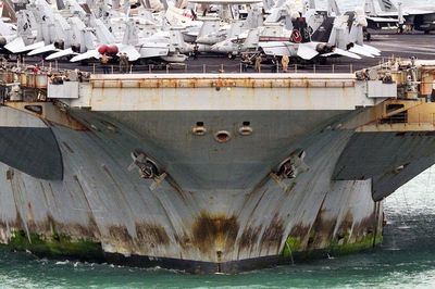Tàu sân bay Mỹ như trải qua địa ngục trần gian sau 286 ngày lênh đênh trên biển