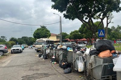Phường Yên Nghĩa: Tiềm ẩn nguy cơ từ điểm tập kết rác ngay sát trường học