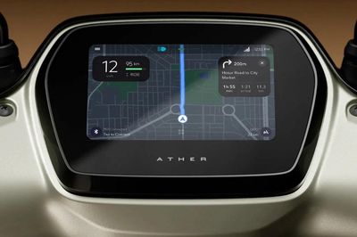 Xe máy điện giá 27,5 triệu đồng đi 200km/1 lần sạc, sở hữu tính năng tự mở yên, tìm chìa khóa thất lạc như ô tô