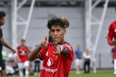 Huyền thoại MU chỉ cách để 'truyền nhân Ronaldo' phát triển đúng hướng
