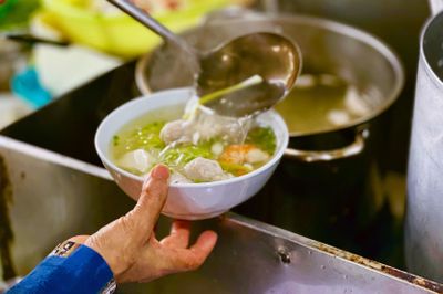 Gần nửa doanh nghiệp giảm doanh thu, ngành F&B có cuộc thanh lọc mới