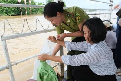 Thả hơn 250.000 con giống tái tạo nguồn lợi thủy sản trên sông Đồng Nai